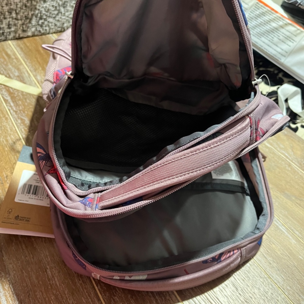 New With Tags- The North Face bookbag backpack - Picture 4 of 11